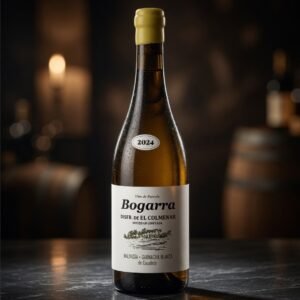 Botella de Vino Bogarra 2024 blanco de pueblo con Garnacha Blanca y Malvasía sobre fondo claro